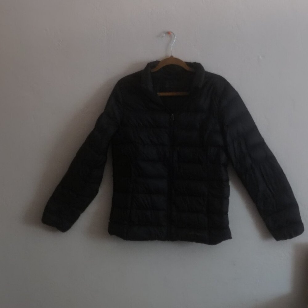 Eddie Bauer lightweight puffer jacket, Black, Size MT